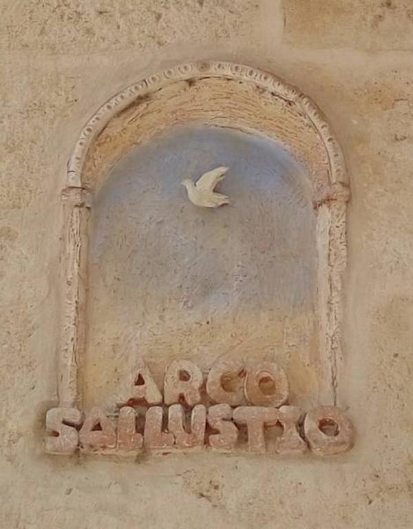 Arco Sallustio Monopoli Buitenkant foto